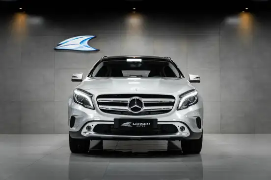 MERCEDES-BENZ-GLA 200-2017