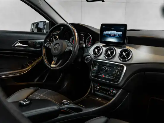 MERCEDES-BENZ-GLA 200-1.6 CGI ENDURO 16V TURBO FLEX 4P AUTOMÁTICO MERCEDES-BENZ-GLA 200-2017
