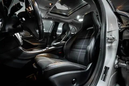 MERCEDES-BENZ-GLA 200-2017