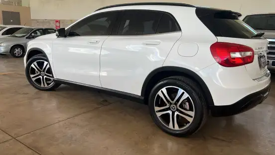 MERCEDES-BENZ-GLA 200-2018
