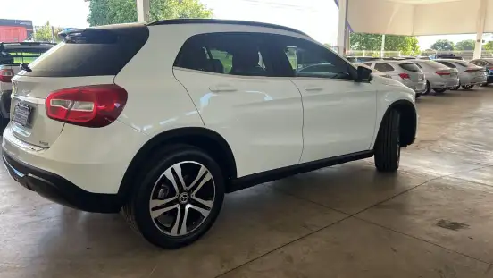 MERCEDES-BENZ-GLA 200-2018