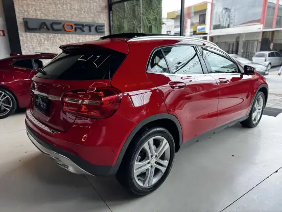 MERCEDES-BENZ-GLA 200-2015