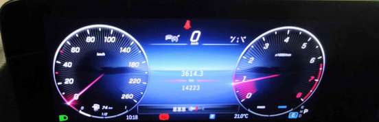 MERCEDES-BENZ-GLA 200-2024