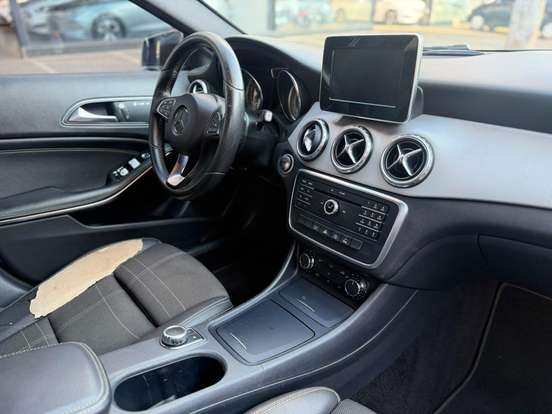 MERCEDES-BENZ-GLA 200-2015