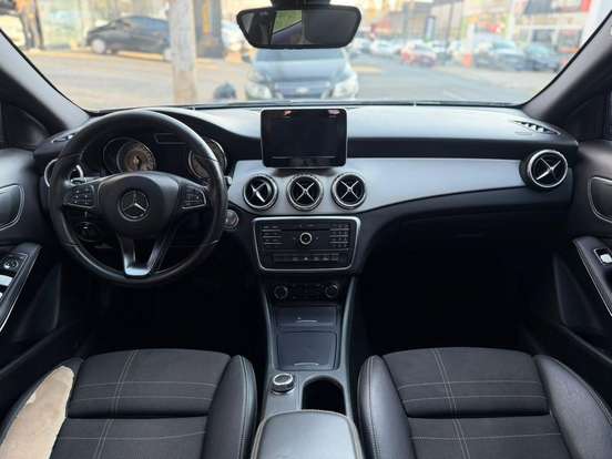 MERCEDES-BENZ-GLA 200-2015