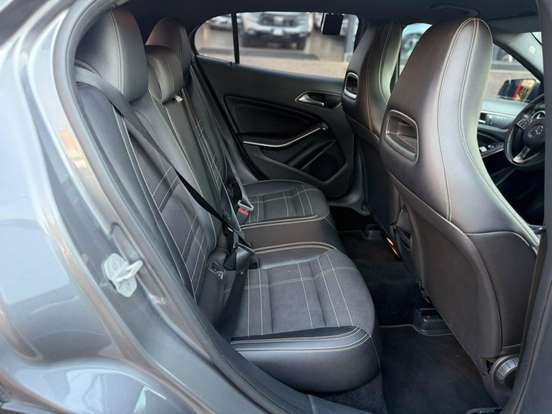 MERCEDES-BENZ-GLA 200-2015