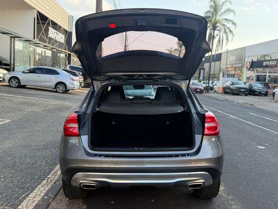 MERCEDES-BENZ-GLA 200-2015