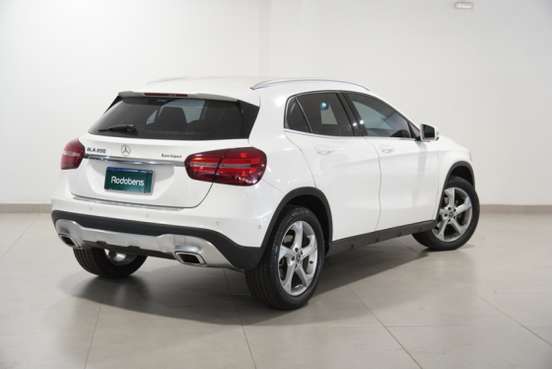 MERCEDES-BENZ-GLA 200-2019