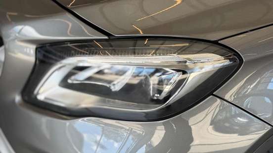 MERCEDES-BENZ-GLA 200-2019