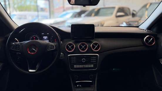 MERCEDES-BENZ-GLA 200-2019
