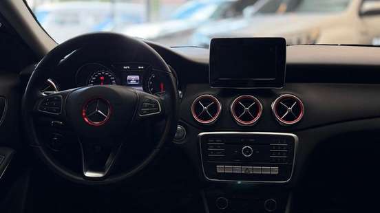 MERCEDES-BENZ-GLA 200-2019