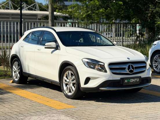 MERCEDES-BENZ-GLA 200-2016