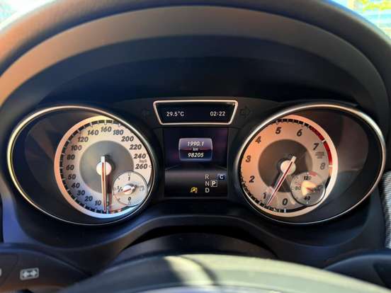 MERCEDES-BENZ-GLA 200-2016