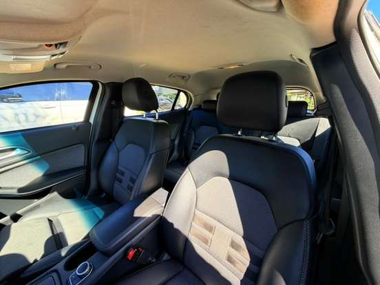 MERCEDES-BENZ-GLA 200-2016