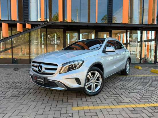 MERCEDES-BENZ-GLA 200-2015
