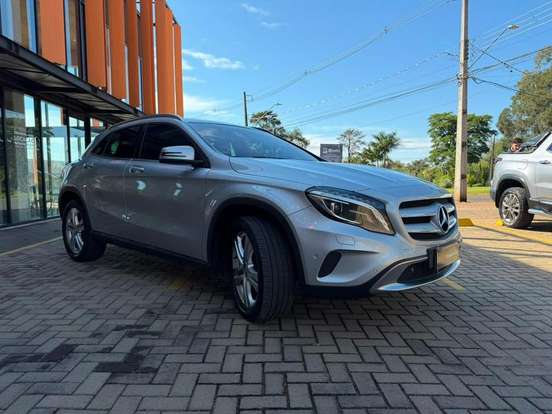 MERCEDES-BENZ-GLA 200-2015
