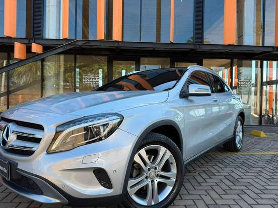 MERCEDES-BENZ-GLA 200-2015