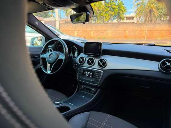 MERCEDES-BENZ-GLA 200-2015