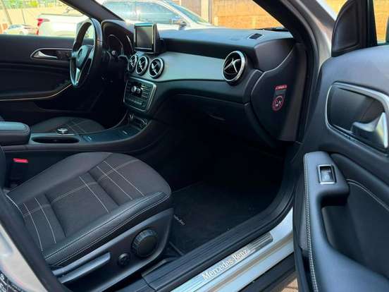 MERCEDES-BENZ-GLA 200-2015