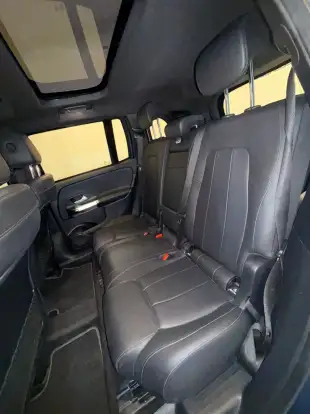 MERCEDES-BENZ-GLB 200-2020