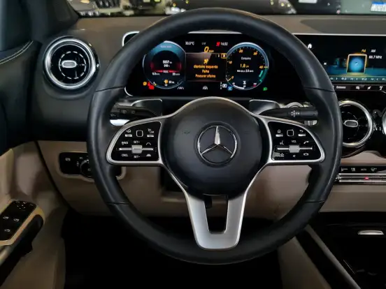 MERCEDES-BENZ-GLB 200-2020