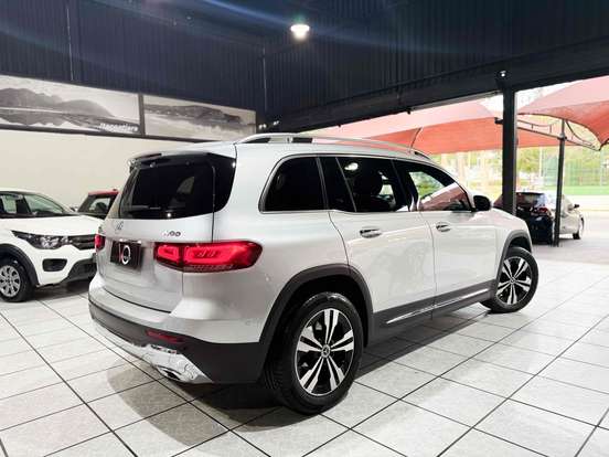 MERCEDES-BENZ-GLB 200-2021