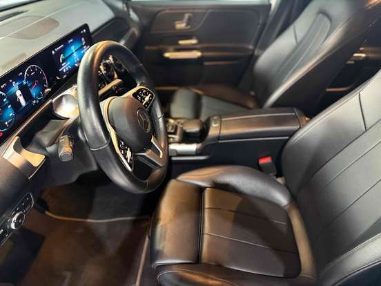 MERCEDES-BENZ-GLB 200-2021