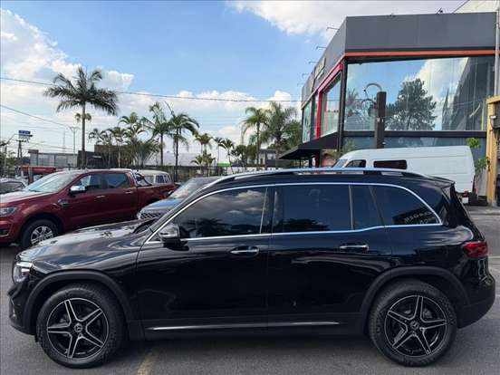 MERCEDES-BENZ-GLB 200-2023