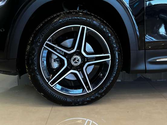 MERCEDES-BENZ-GLB 200-2021