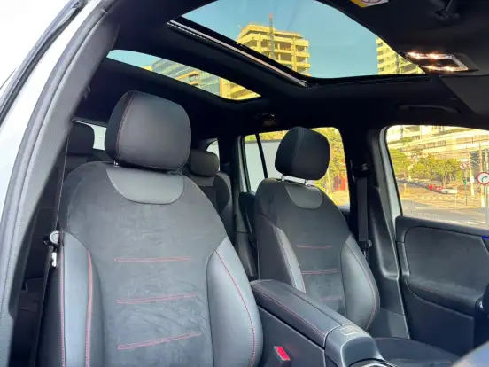 MERCEDES-BENZ-GLB 220-2024
