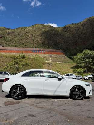 MERCEDES-BENZ-A 200-2020