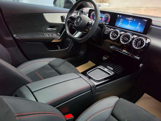 MERCEDES-BENZ-CLA 200-2024