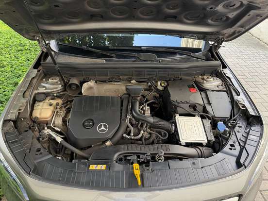 MERCEDES-BENZ-GLB 200-2021