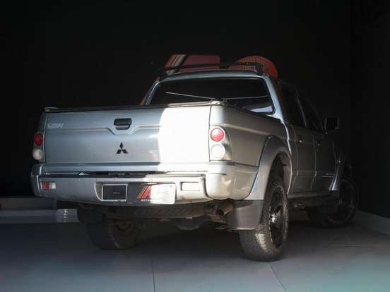 MITSUBISHI-L200-2005