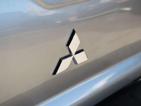 MITSUBISHI-L200-2005
