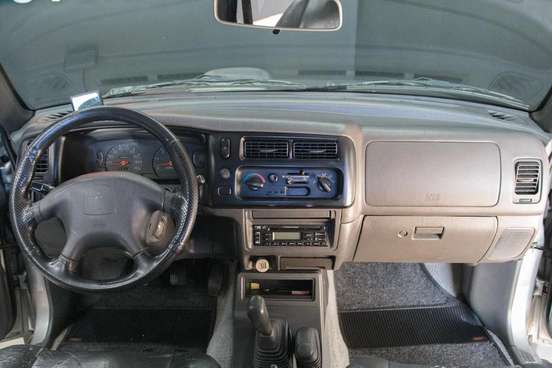 MITSUBISHI-L200-2005