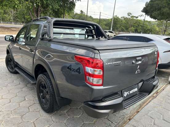 MITSUBISHI-L200 TRITON-2.4 16V TURBO DIESEL OUTDOOR GLS CD 4X4 AUTOMÁTICO MITSUBISHI-L200 TRITON-2023