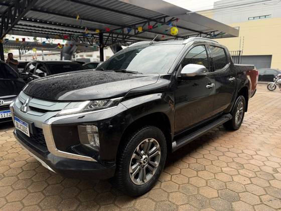 MITSUBISHI L200 TRITON 2.4 16V TURBO DIESEL SPORT HPE-S CD 4P 4X4 AUTOMÁTICO