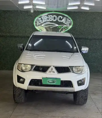 MITSUBISHI-L200 TRITON-3.5 HPE 4X4 CD V6 24V FLEX 4P AUTOMÁTICO MITSUBISHI-L200 TRITON-2011