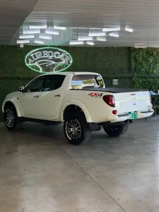 MITSUBISHI-L200 TRITON-3.5 HPE 4X4 CD V6 24V FLEX 4P AUTOMÁTICO MITSUBISHI-L200 TRITON-2011
