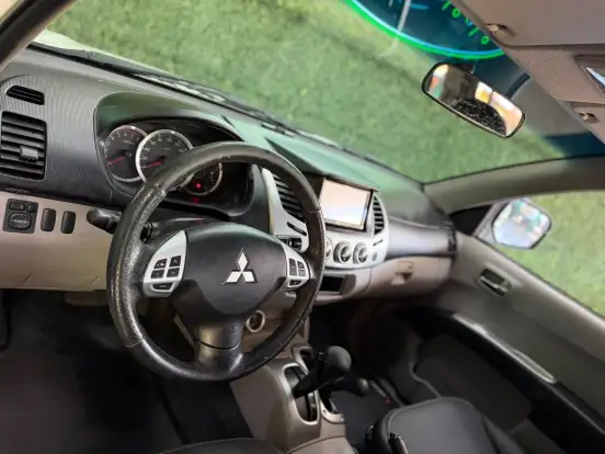 MITSUBISHI-L200 TRITON-3.5 HPE 4X4 CD V6 24V FLEX 4P AUTOMÁTICO MITSUBISHI-L200 TRITON-2011