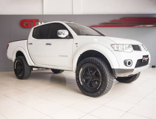 MITSUBISHI L200 TRITON 3.2 HPE 4X4 CD 16V TURBO INTERCOOLER DIESEL 4P AUTOMÁTICO