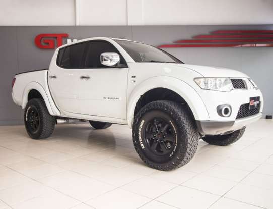 MITSUBISHI-L200 TRITON-3.2 HPE 4X4 CD 16V TURBO INTERCOOLER DIESEL 4P AUTOMÁTICO MITSUBISHI-L200 TRITON-2012