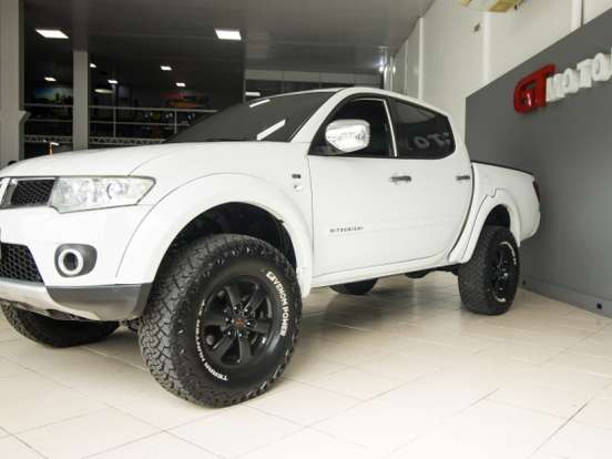 MITSUBISHI-L200 TRITON-3.2 HPE 4X4 CD 16V TURBO INTERCOOLER DIESEL 4P AUTOMÁTICO MITSUBISHI-L200 TRITON-2012