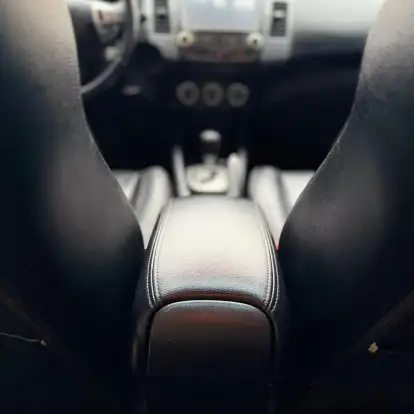 MITSUBISHI-OUTLANDER-2012