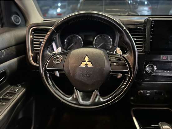MITSUBISHI-OUTLANDER-2017