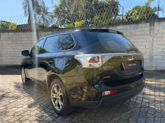 MITSUBISHI-OUTLANDER-2014