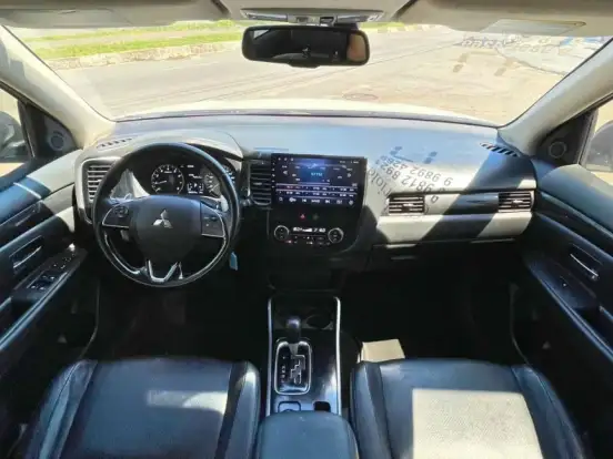 MITSUBISHI-OUTLANDER-3.0 GT 4X4 V6 24V GASOLINA 4P AUTOMÁTICO MITSUBISHI-OUTLANDER-2016