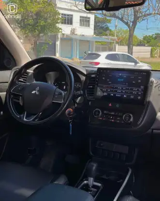 MITSUBISHI-OUTLANDER-2016