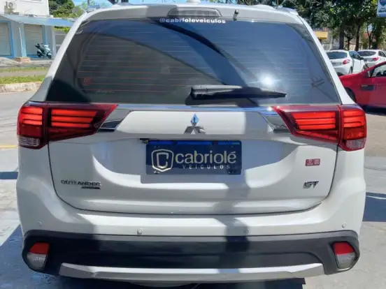 MITSUBISHI-OUTLANDER-3.0 GT 4X4 V6 24V GASOLINA 4P AUTOMÁTICO MITSUBISHI-OUTLANDER-2016